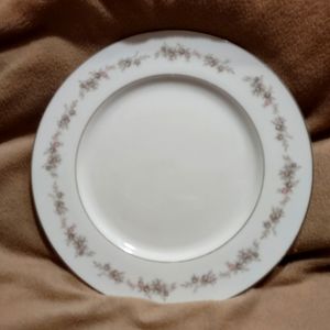 Wyndham Fine China "Wilton" Dinner Plate